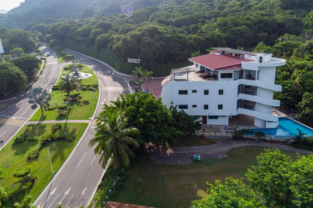 La Loma Suites Икстапа Екстериор снимка